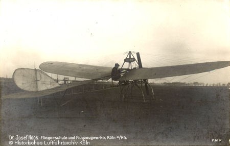 Flugzeugkonstrukteur Dr. Hoss auf dem Butzweiler Hof