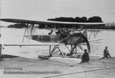 Die He24 Kennnummer D-1098 am Wasserflughafen an St. Kunibert in Kln 