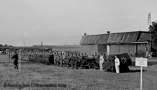 Halle II des Flughafen Köln Butzweilerhof Tag der Luftwaffe