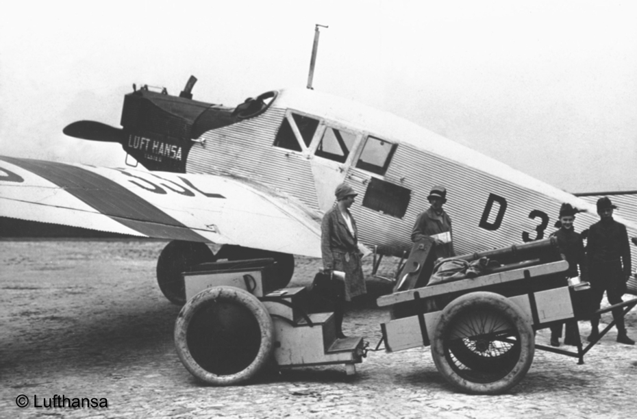 Junkers F13 Flughafen Köln Butzweilerhof mit zwei Luftboys und Passagieren