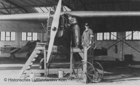 Arbeiten am Flugzeugmotor Flughafen Kln Butzweilerhof 1926