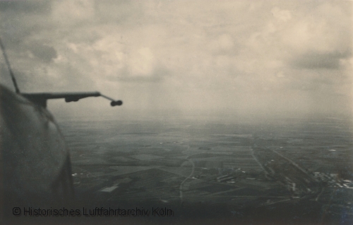 Anflug auf den Flughafen Köln Butzweilerhof am 4. Oktober 1932