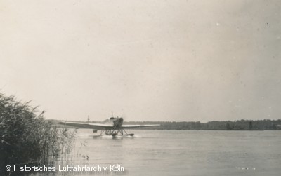 Junker F 13 D463 auf der Weser bei Blexen