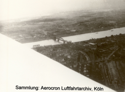 Foto eines Passagiers der DoX  am 21.09.1932 auf den Kölner Hauptbahnhof und die Hohenzollernbrücke