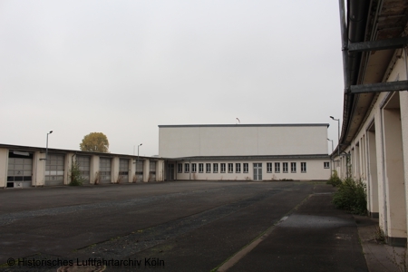 Betriebshof des Flughafen Köln Butzweilerhof Sicht in Richtung der Halle 1