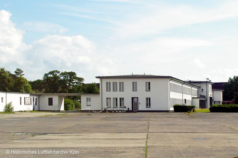 Verwaltungsbereich Flughafen Kln Butzweilerhof mit Pfrtnerloge und Sanitterraum