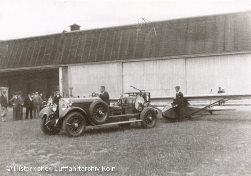 Schleppfahrzeug Mercedes des Klner Clup fr Luftfahrt am 1. Internationalen Flugtag 1933 Flughafen Kln Butzweilerhof