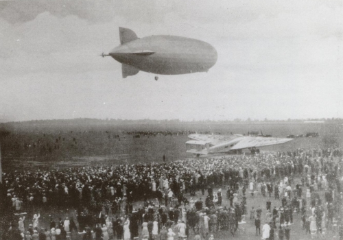 Start von LZ 127 in Köln Butzweilerhof