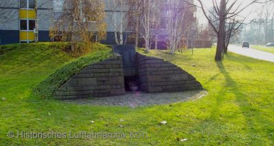 Denkmal fr die Gefallenen Luftwaffenhelfer von Kln-Ostheim.