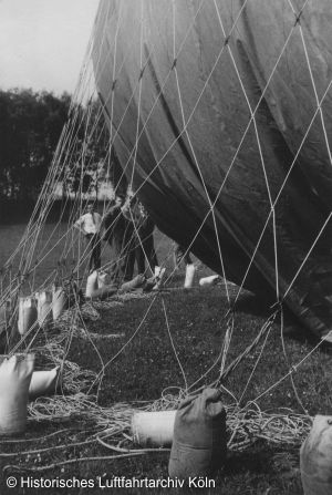 Startvorbereitungen des Ballons Clouth VIII im Klner Grngrtel