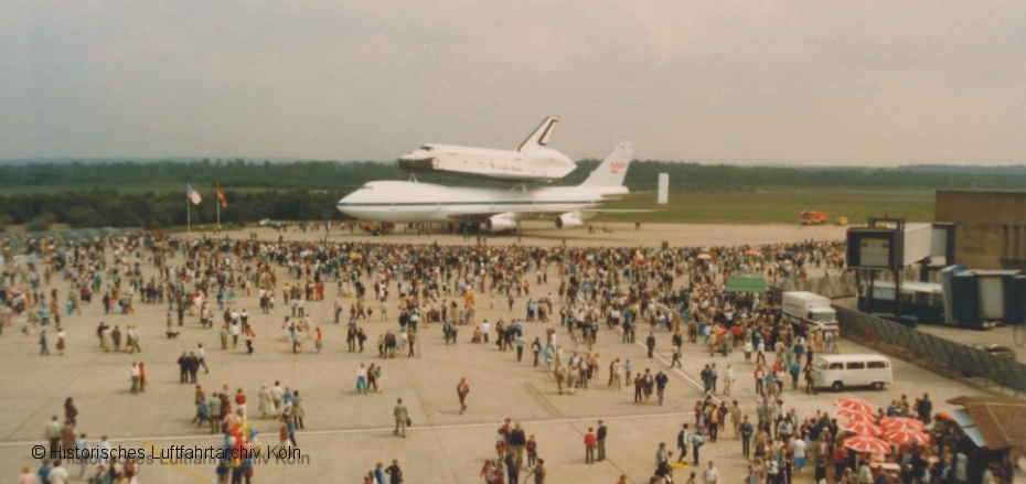 Das Spaceshuttle aus dem Rollfeld des Flughafens Kln-Bonn