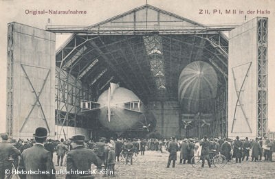 Voll besetzte Luftschiffhalle Cln Bickendorf