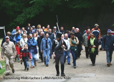 Christoph Gilles fhrt Besucher durch das Fort X Kln