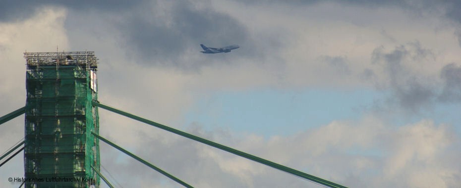 Der Airbus A380 verliäßt Köln am 18.09.2011 gegen 17:40 Uhr.