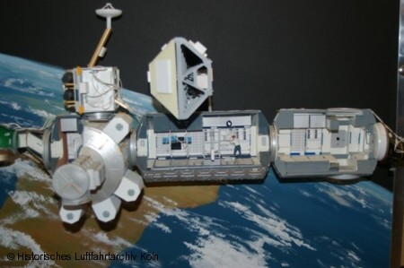 Modell des Europäischen Forschungslabor Columbus als Bestandteil der ISS